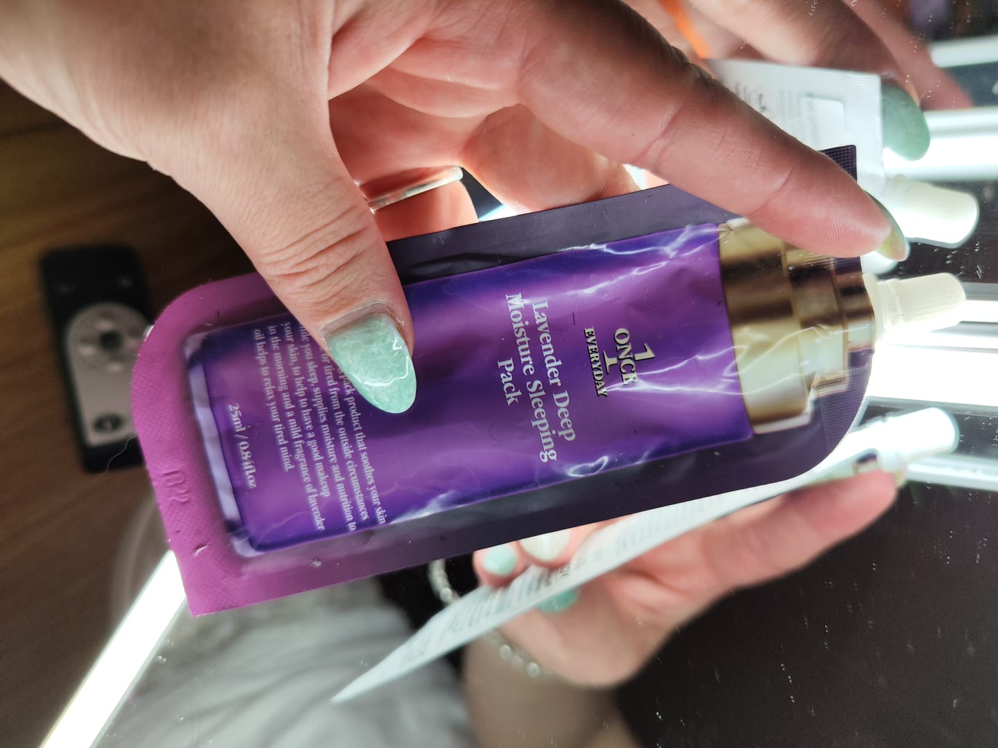 Customer photo review of Дълбоко хидратираща и успокояваща нощна гел-маска с лавандула Chamos Once Everyday