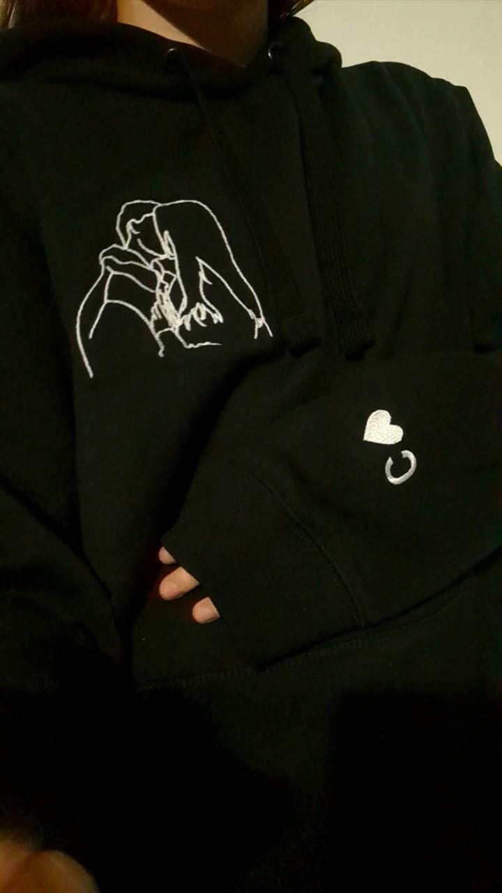 Customer photo review of Camisola Line Art Personalizável