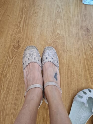 Reseña con foto de un cliente sobre Nuria beige