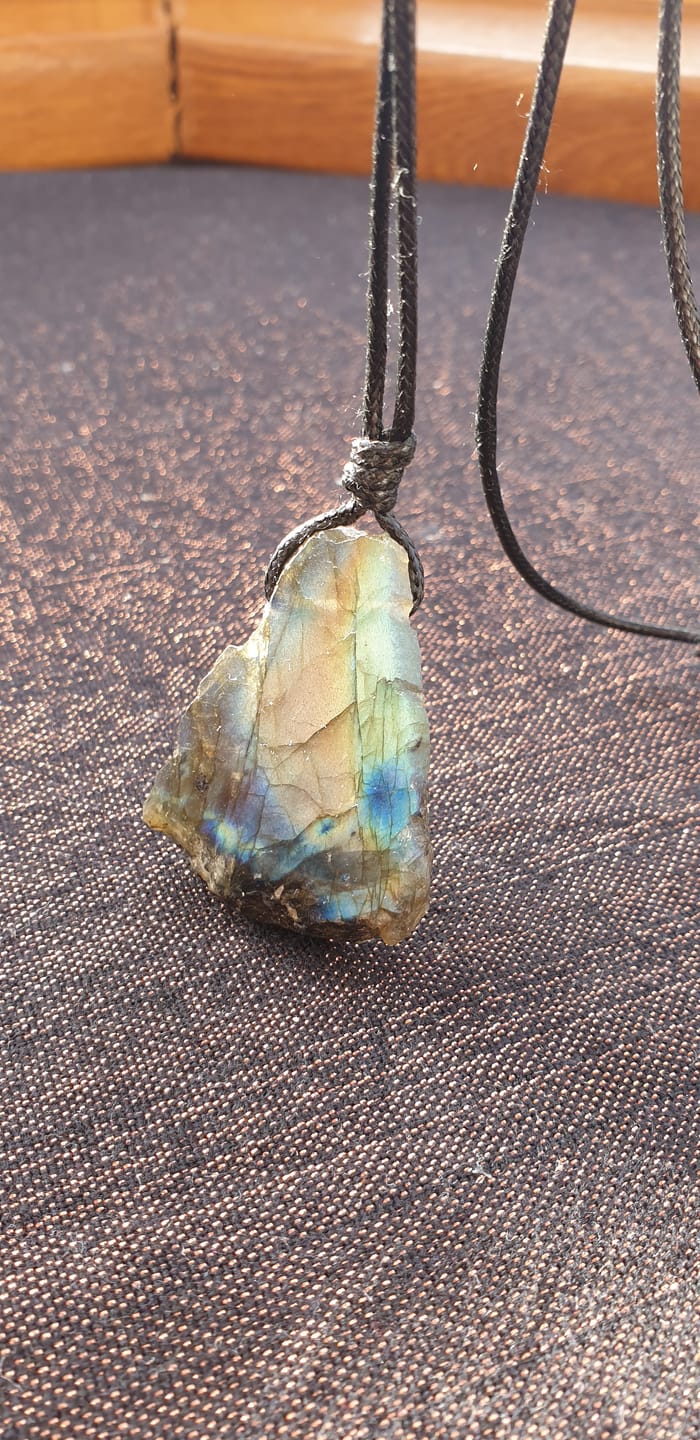 Customer photo review of Collier Labradorite brute Homme