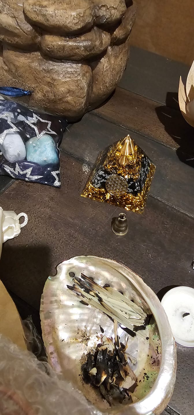 Customer photo review of Orgonite Tiger's Eye Obsidian Pyramid