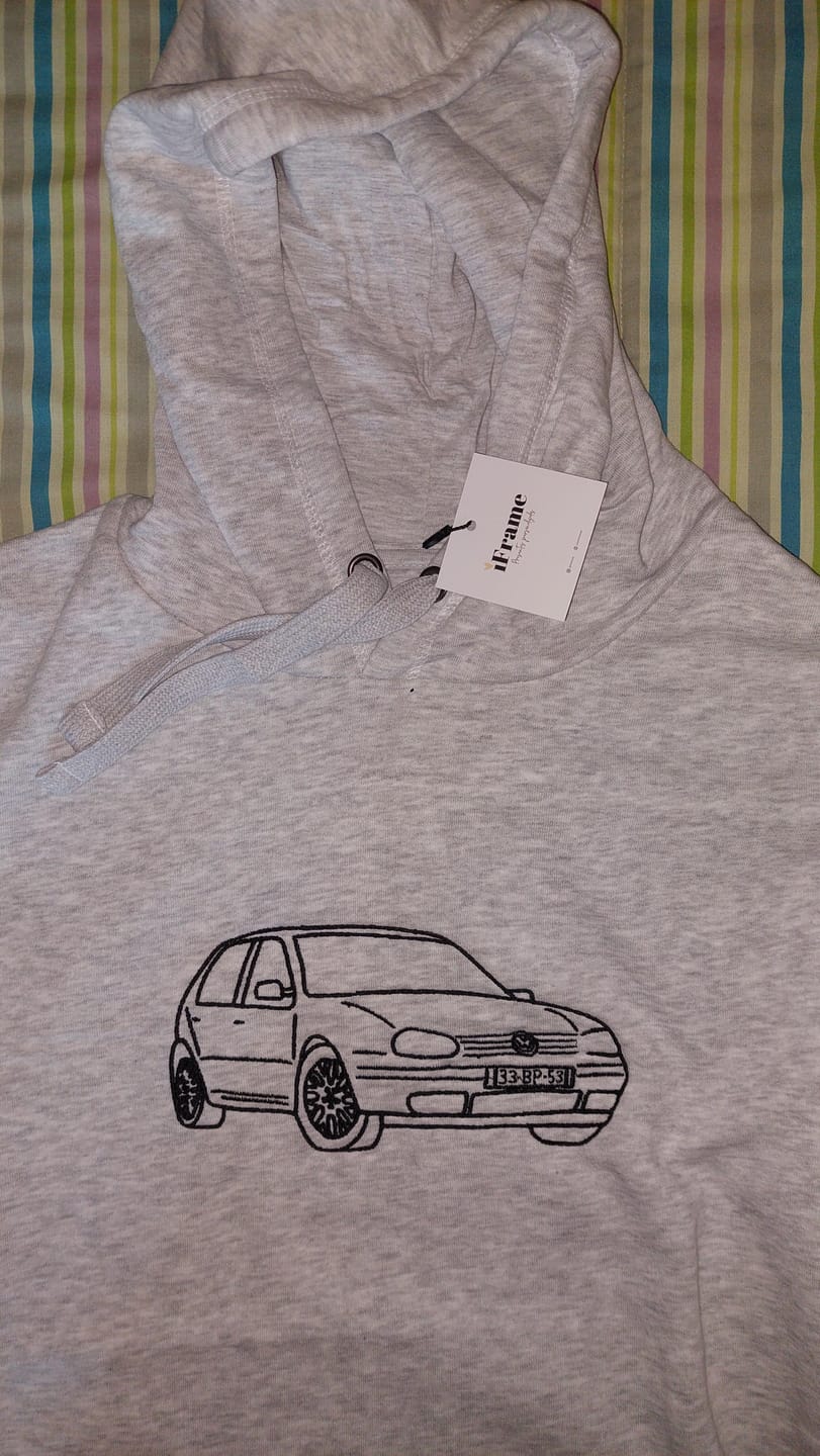 Customer photo review of Camisola Line Art Personalizável