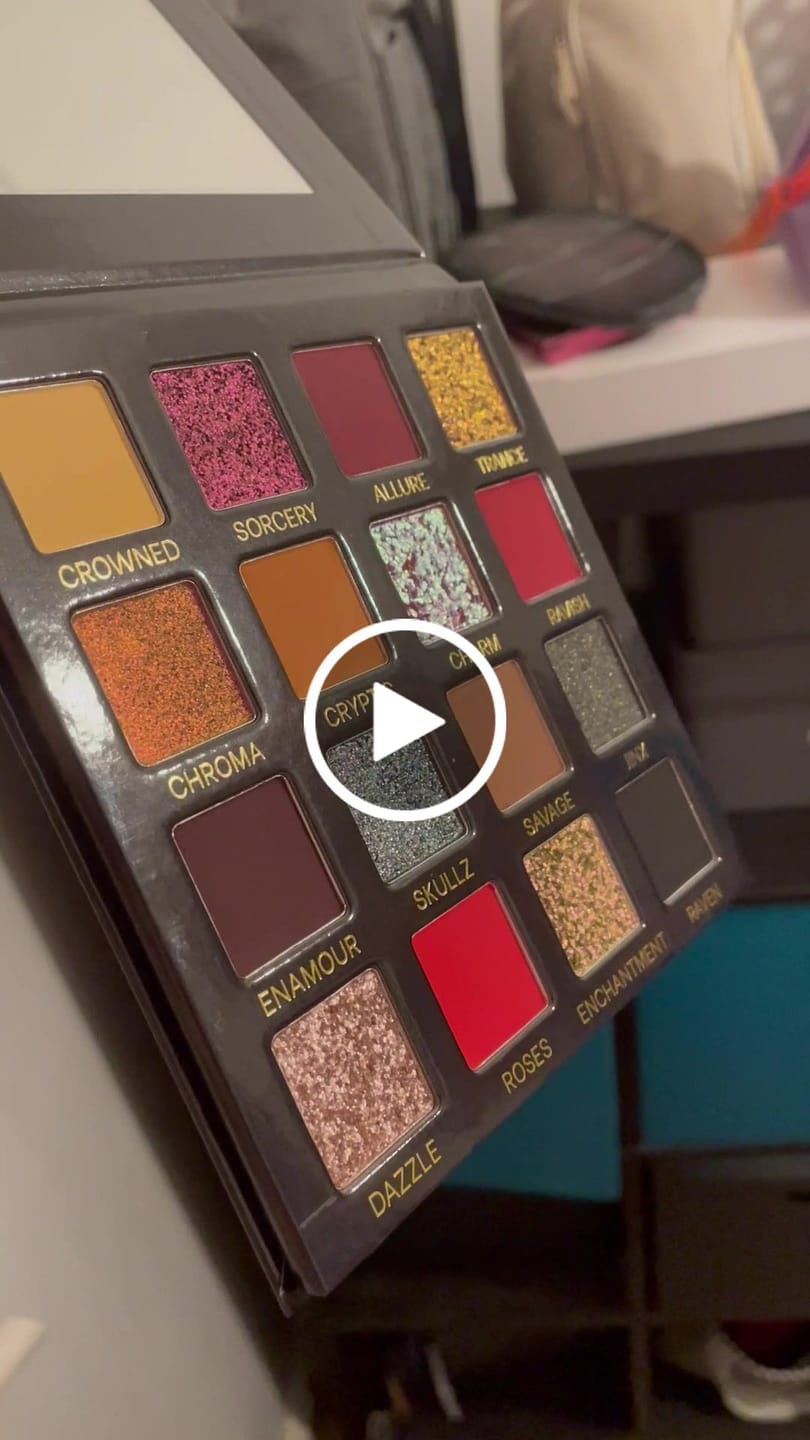 Customer video review of Skullz & Roses Metallic Multichrome Eyeshadow Palette ( IN STOCK )
