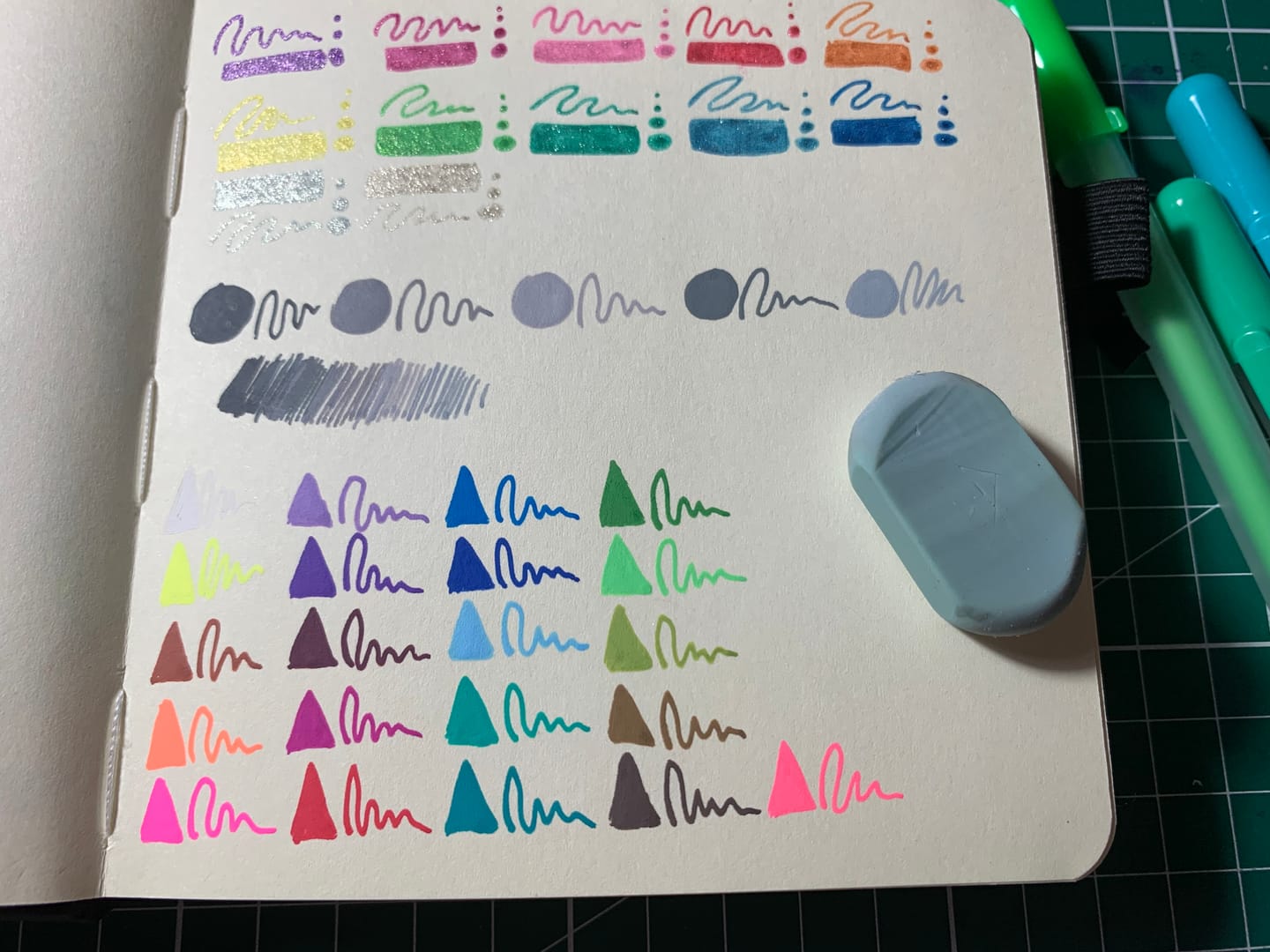 Customer photo review of Sakura Gelly Roll - Set 12 Lápices Tinta Gel Moonlight and White