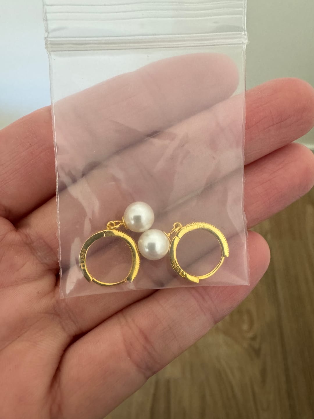 Customer photo review of Pendientes Perla y Brillantes