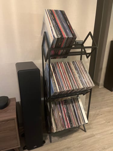 Customer photo review of Porta Vinilo Tres Niveles | LUXE METAL BLACK