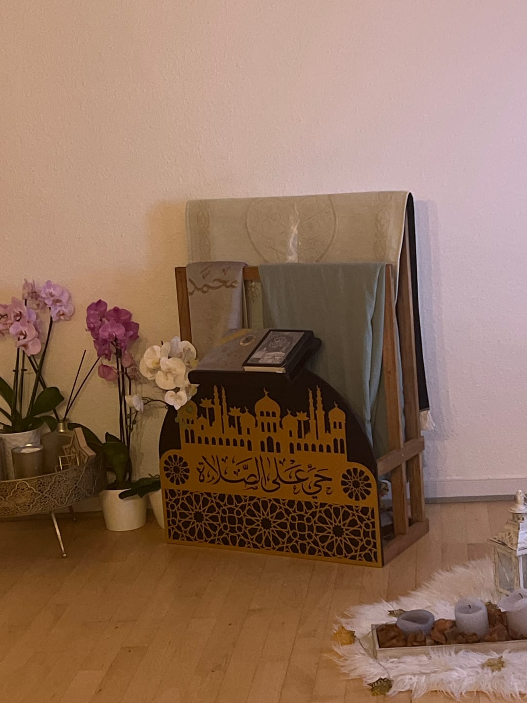 Customer photo review of Prayer Rug Holder - Wooden Prayer Mat Stand and Storage Ideas