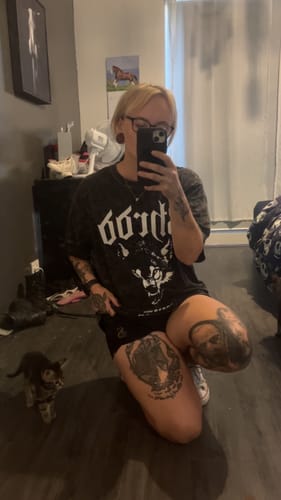 Customer photo review of Wolves - Pump cover - Oversized Gym T-shirt  - Acid Wash / White