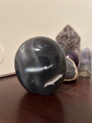 Customer photo review of Mini Orca Agate Freeforms