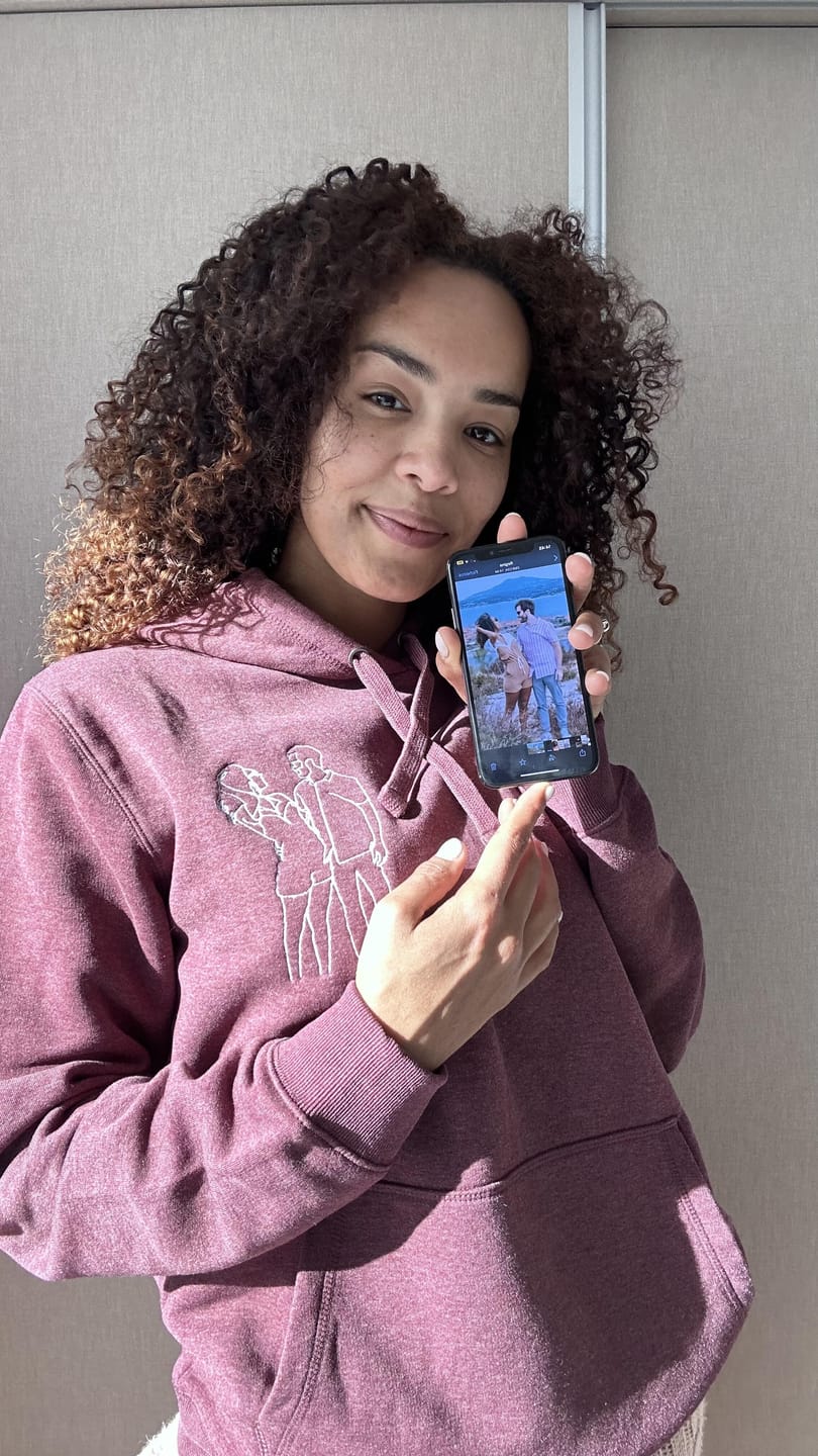 Customer photo review of Camisola Line Art Personalizável