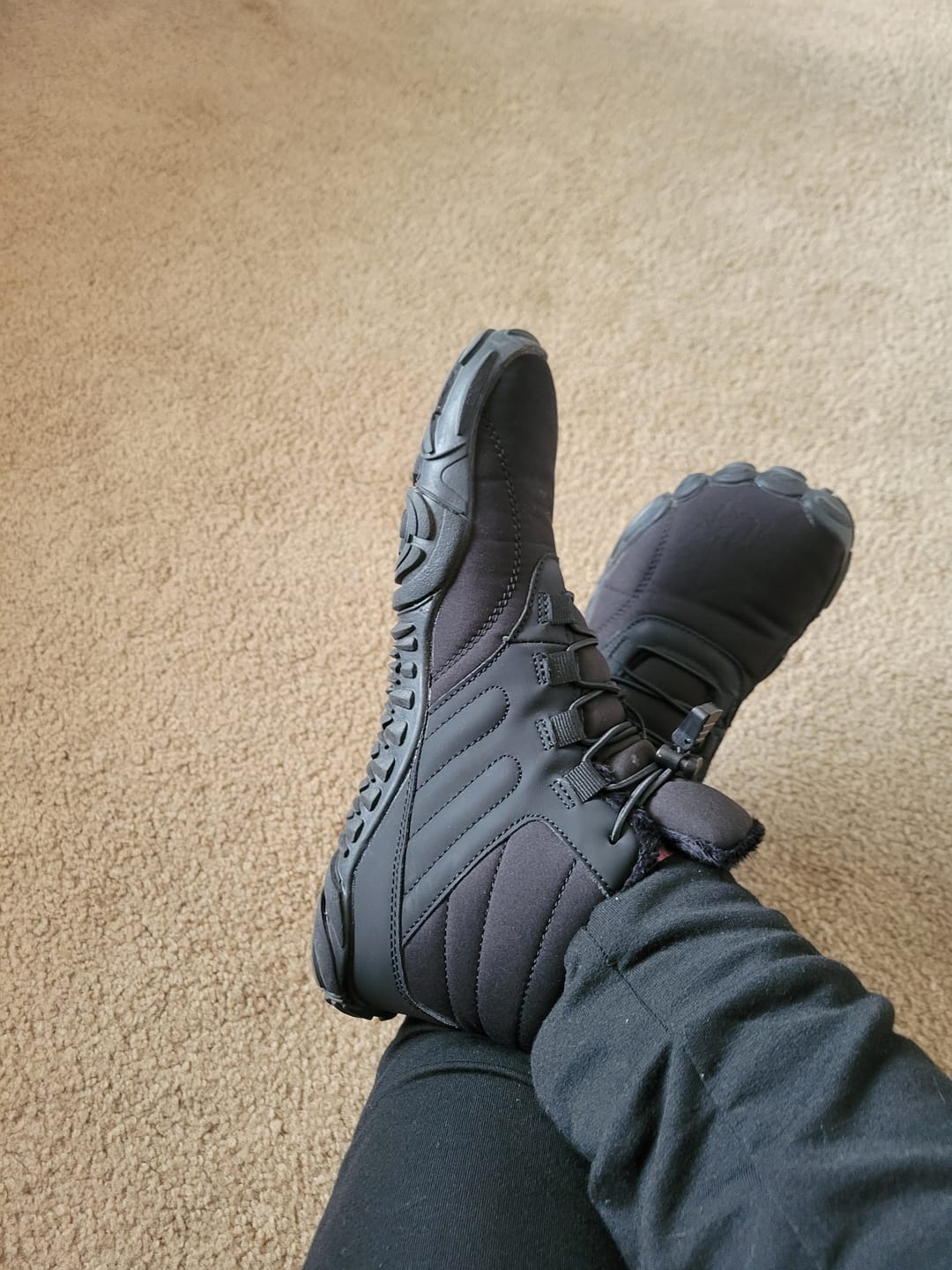 Customer photo review of Caspar Pro - Non-slip & Water-Resistant Winter Barefoot Shoe