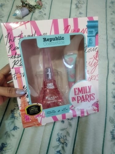 Customer photo review of Emily in Paris Set Eau de Parfum + Lip Balm "PARIS"