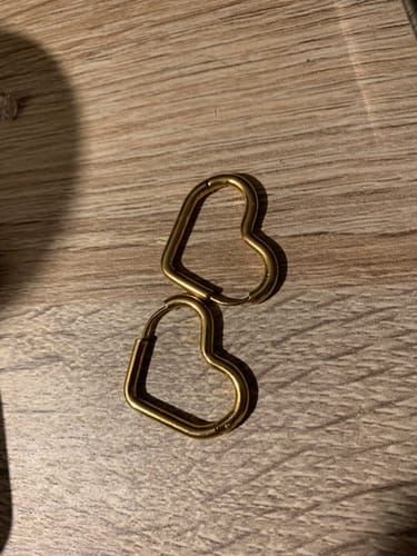Customer photo review of Heart Huggie Edelstahl Ohrringe 14K Vergoldet