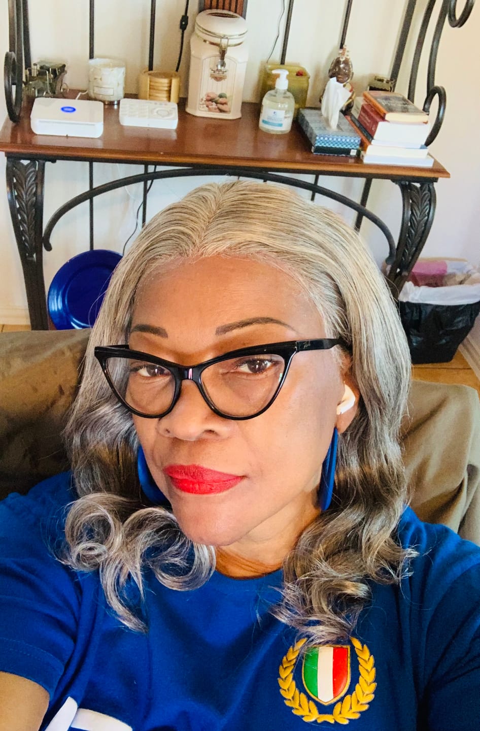 Customer photo review of Luvwin 5x5 Salt And Pepper Glueless Gray Color Layered Cut Body Wave Pre-Cut Lace Bob Wig 100% Human Hair