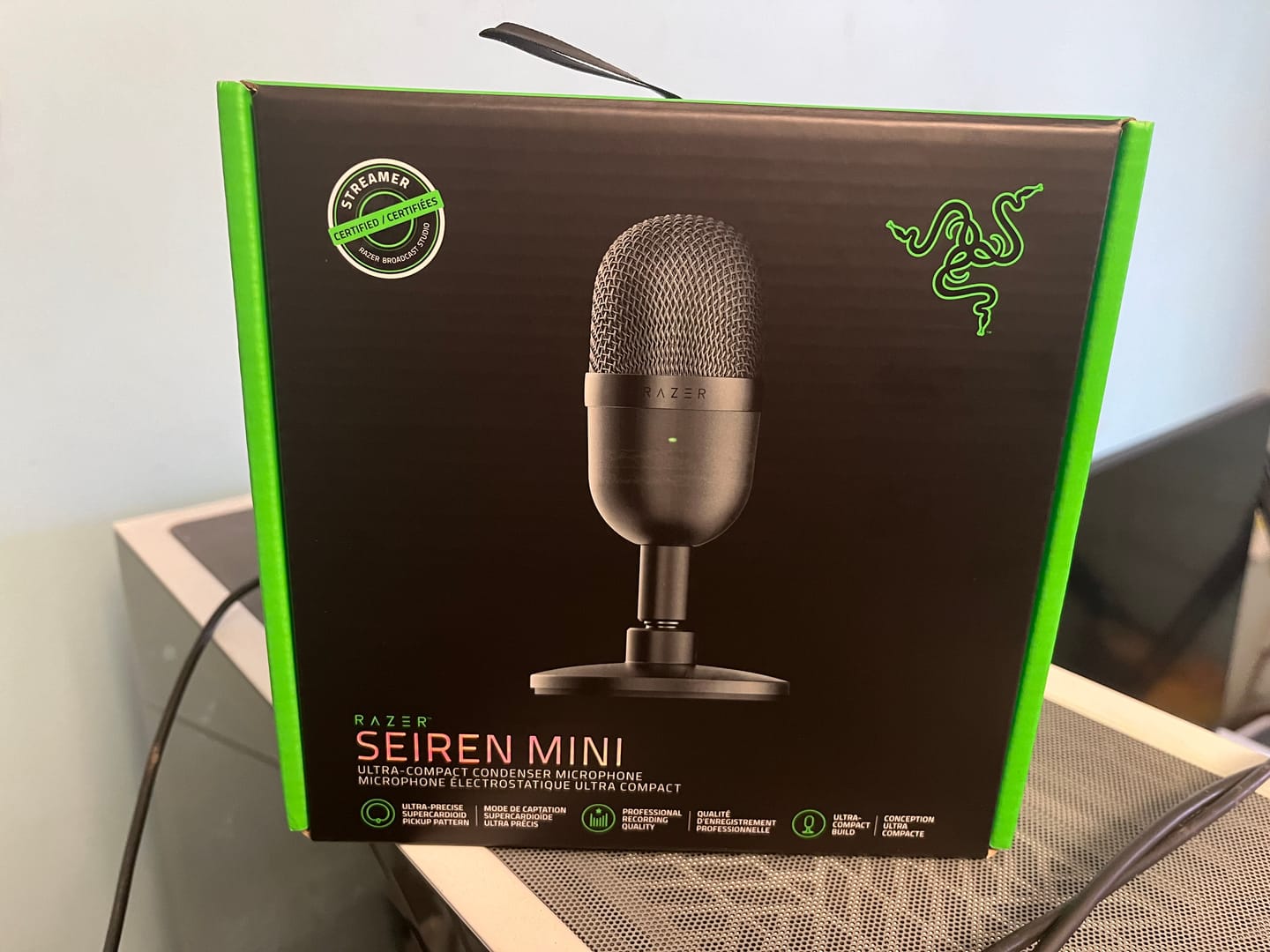Customer photo review of Micrófono Gamer Razer Seiren Mini Black - Crazygames