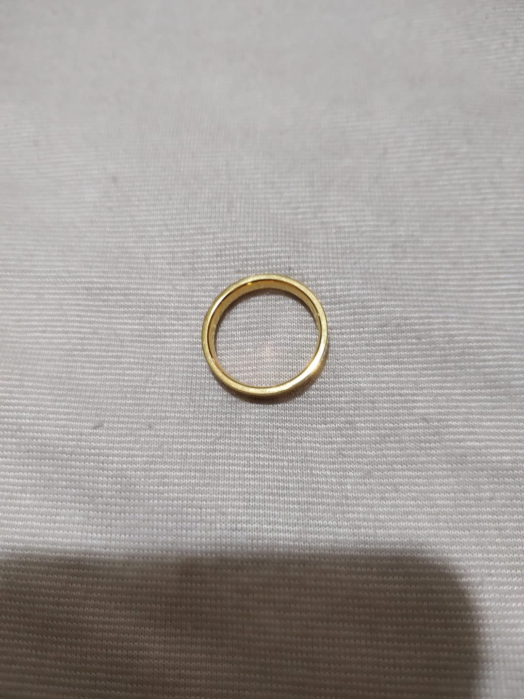 Customer photo review of Aliança Quadrada Anatômica Banhado em Ouro 18K