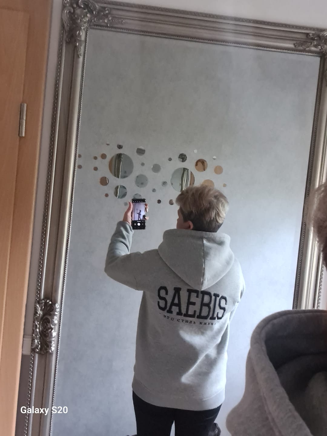 Customer photo review of Lifestyle Damen Oversized Zip Hoodie grau mit Stickerei by SAEBIS®
