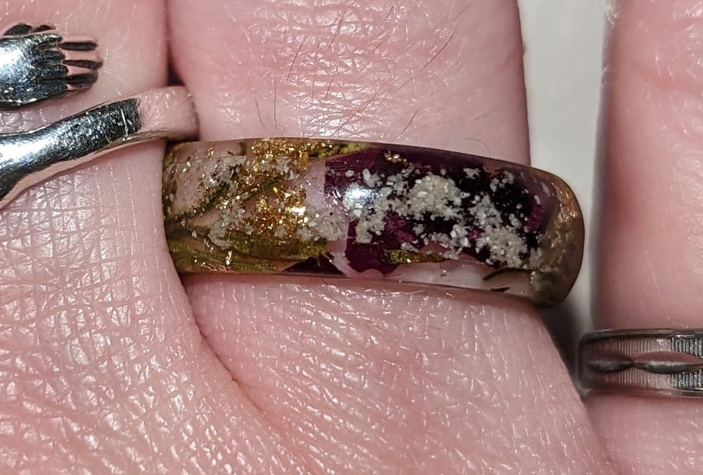 Customer photo review of Red Rose Moss Ring with Cremation Ash and Gold Flakes