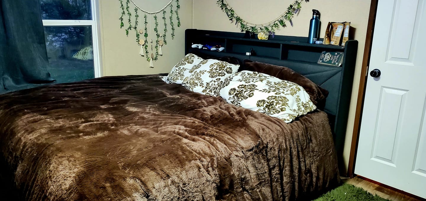 Customer photo review of CYRA Long Velvet Bedding Set