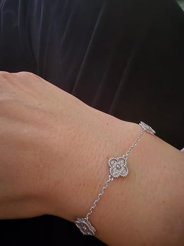 Customer photo review of CLOVER 6 MOTIF SILVER DIAMOND BRACELET