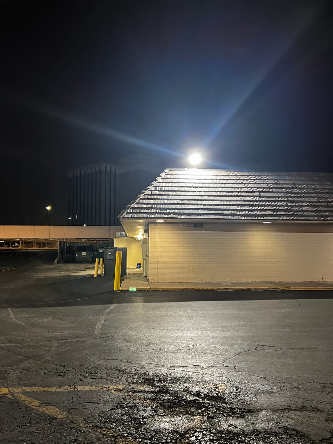 Customer photo review of 150W LED Pole Light with Dusk to Dawn Photocell, 5700K, 21000LM, Universal Mount, Bronze, AC120-277V,  Waterproof IP65, Parking Lot Lights, Outdoor Area Street Security Lighting Fixture