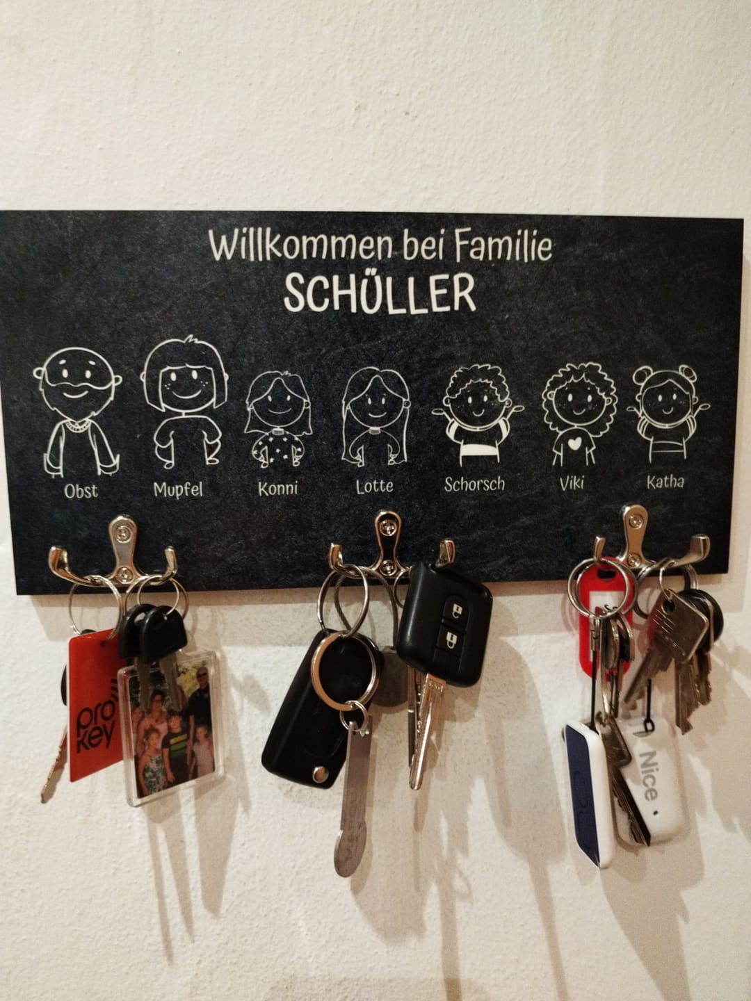 Customer photo review of Strichmännchen Familie (Schiefer) - Familien-Schlüsselbrett