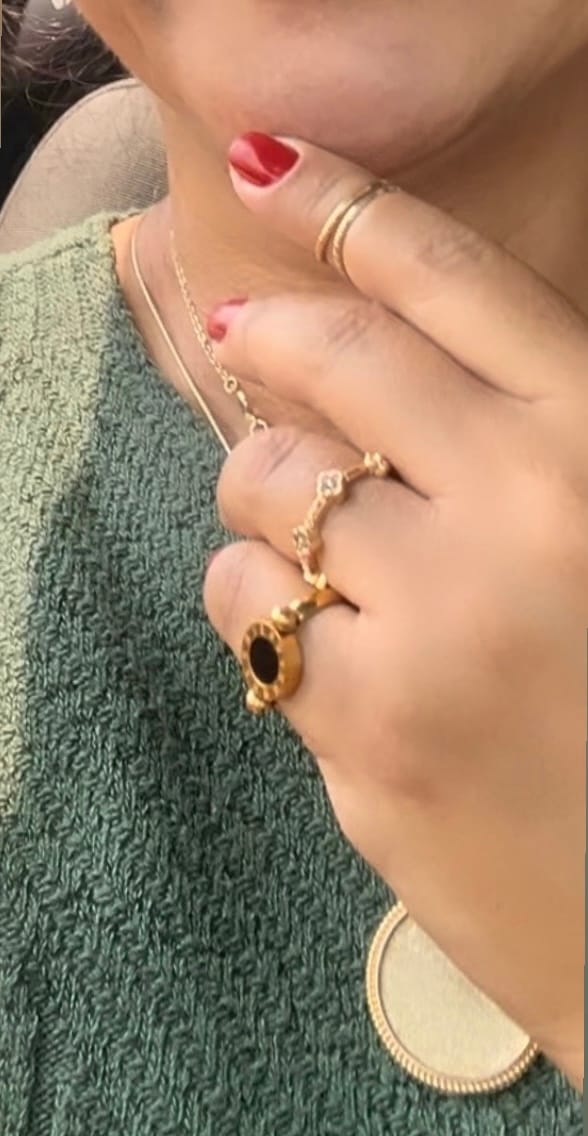 Customer photo review of Anel Giratório Numeral Romanos Banhado em Ouro 18K