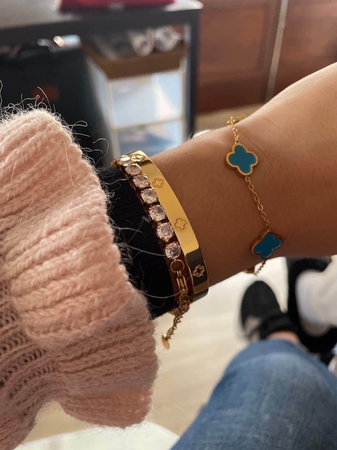 Customer photo review of Shine Clover Armreif | 18K vergoldet