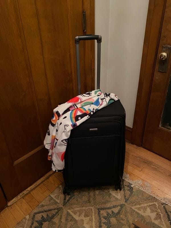 Customer photo review of Avalon Softside Medium Check-In Expandable Spinner