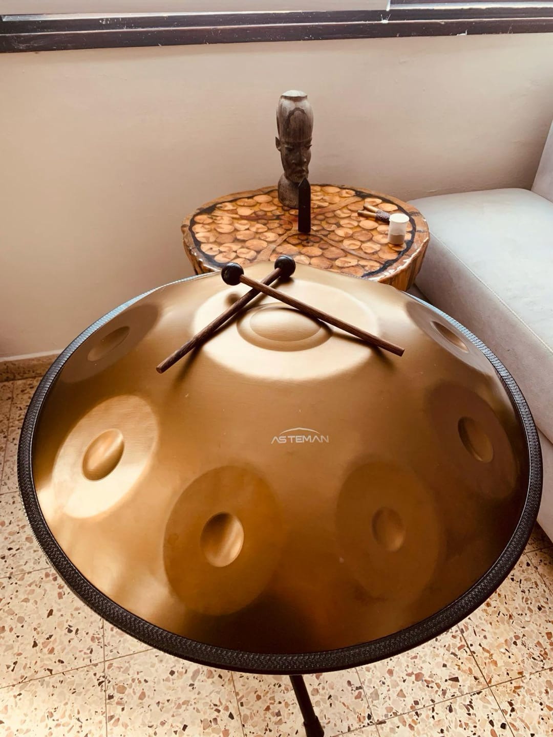 Customer photo review of AS TEMAN Handpan Pure Gold 9 Notes D Minor Scale Hangdrum with gift set