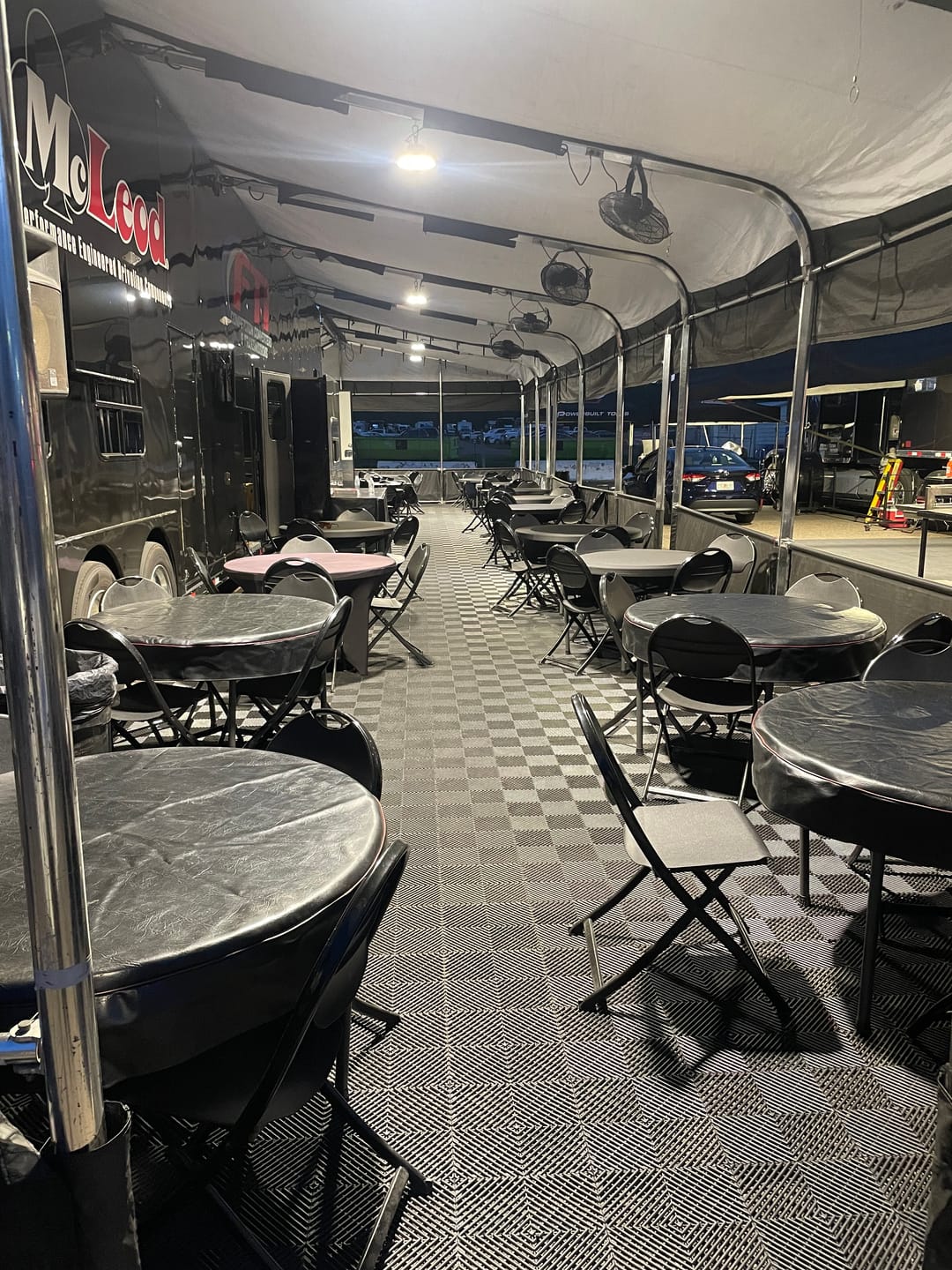 Customer photo review of UFO LED High Bay Light 150W 4000K Cool White 21750LM UL, DLC Listed, IP65, 1-10V Dimmable, For LED Warehouse Lighting Retail Workshop Garage Factory Barn Lighting