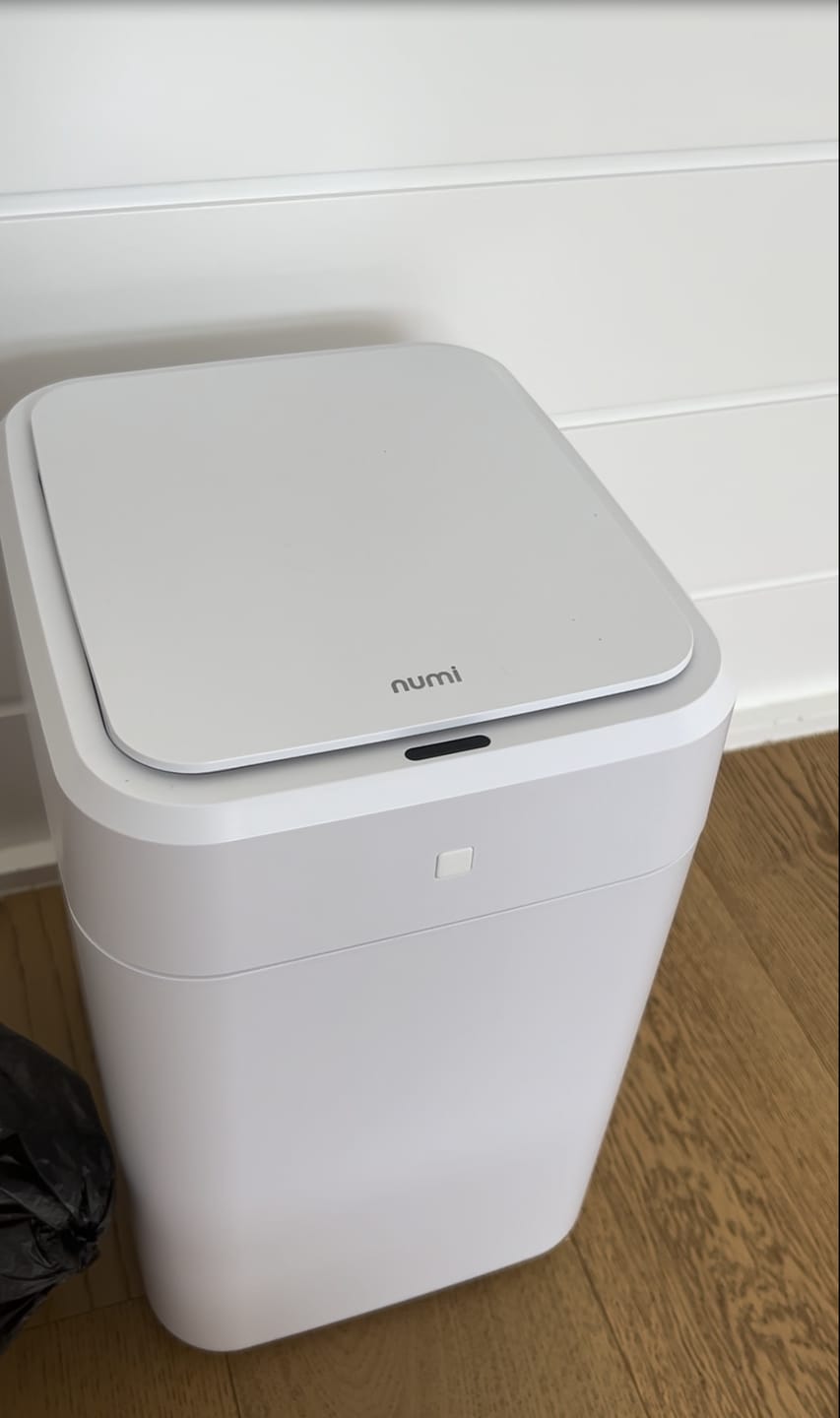Customer photo review of Numi B1 Self-Sealing Self-Changing Smart Bin