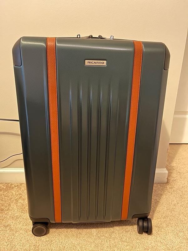 Customer photo review of Montecito 2.0 Hardside Medium Check-in Expandable Spinner