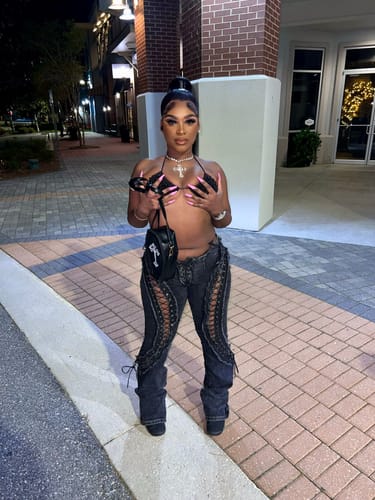 Customer photo review of LOW RISERS (BLACK DENIM)