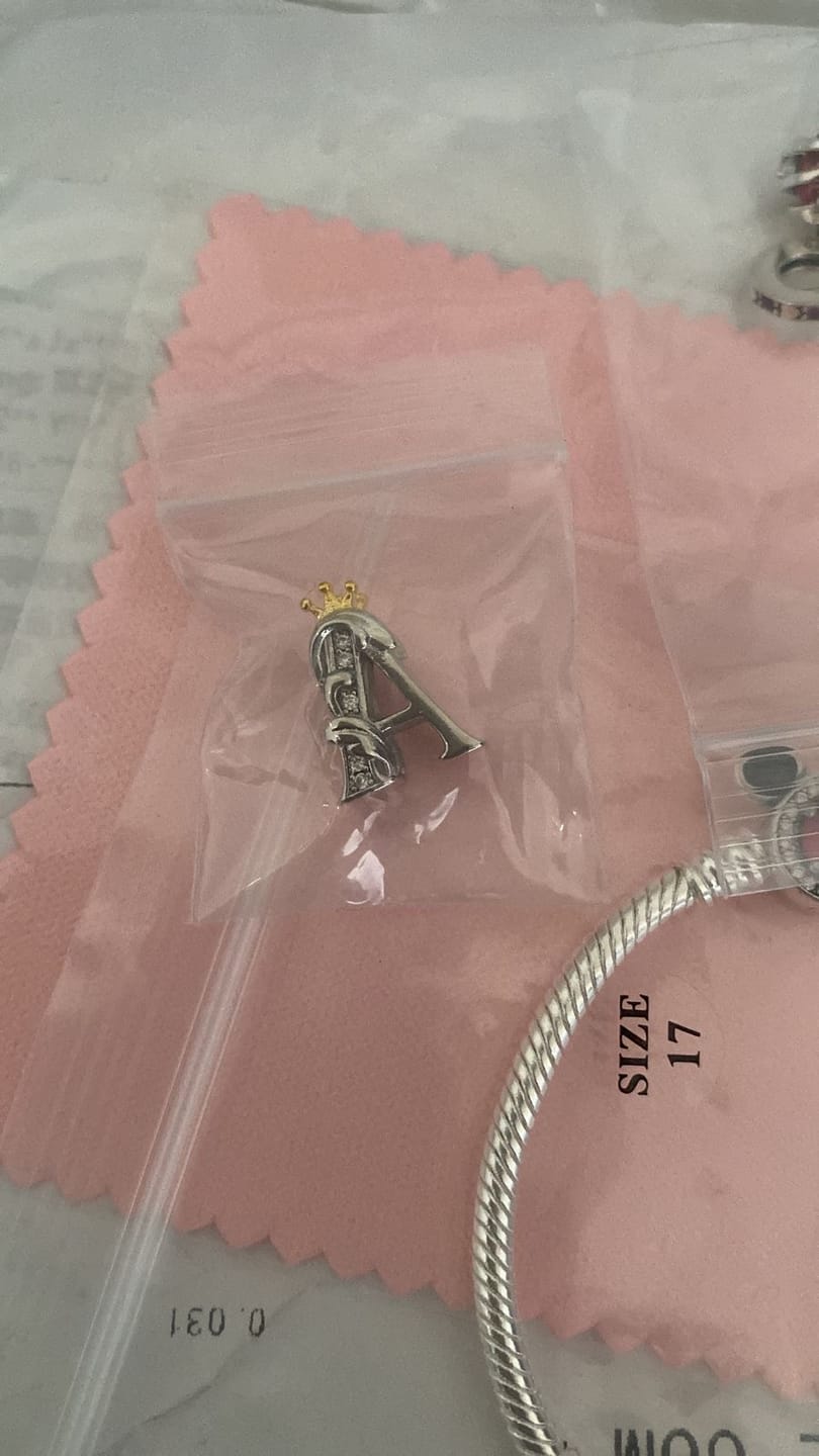Customer photo review of Charm Letras del Alfabeto Elegantes