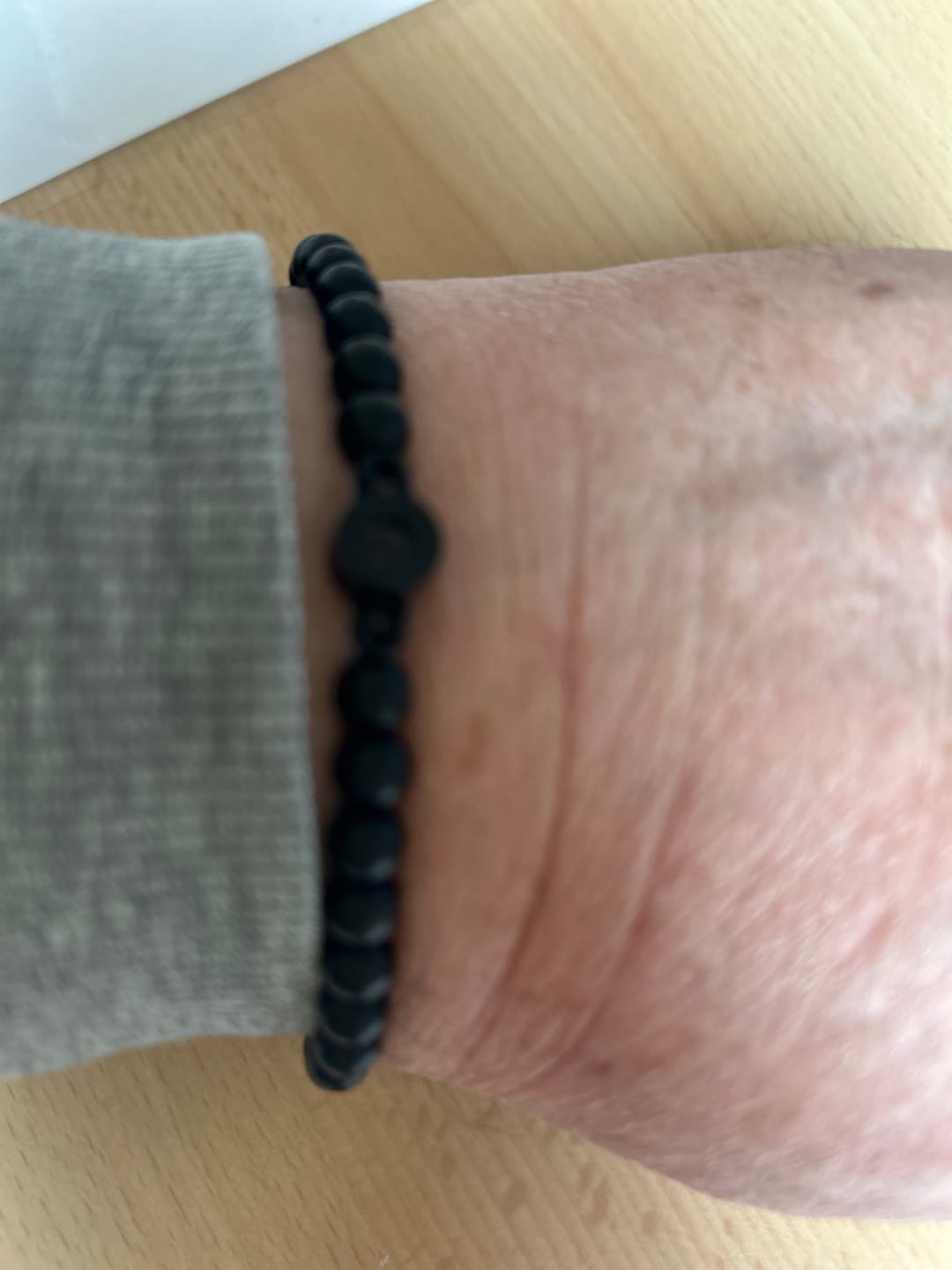 Customer photo review of Gravet Personalisiertes Perlen Armband