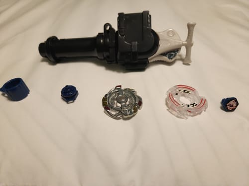 Customer photo review of Takara Tomy Lightning L Drago Beyblade BB-43 100HF Metal Fusion - With String Launcher