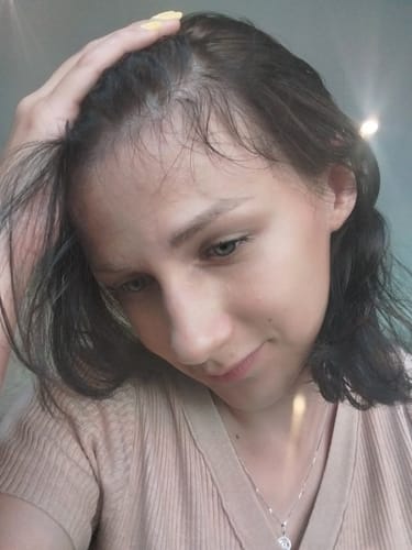 Customer photo review of Nourish & Shine Hair Oil