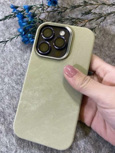 Customer photo review of RoyalLuxe Magnetic iPhone Case