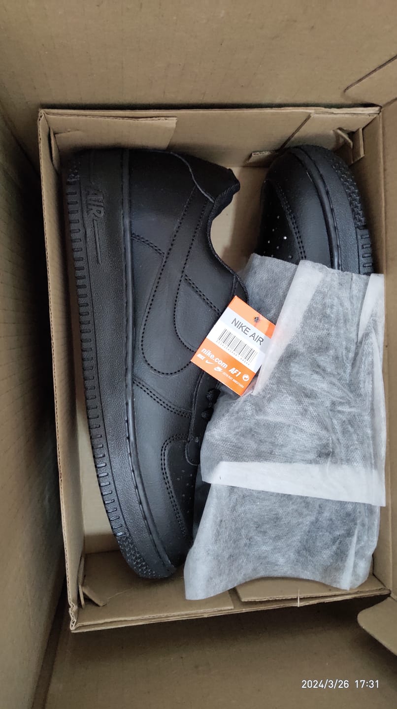 Customer photo review of Tenis 270 Negro Total