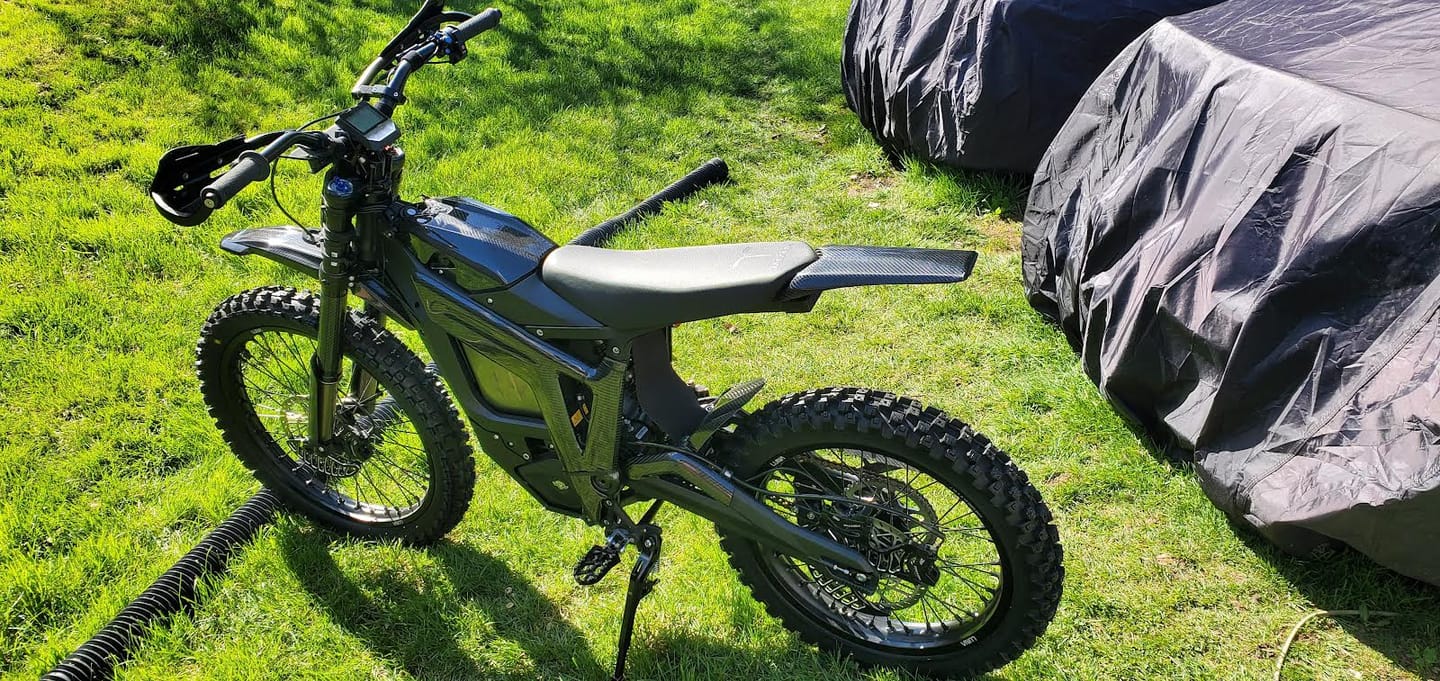 Customer photo review of Talaria Carbon Battery Lid