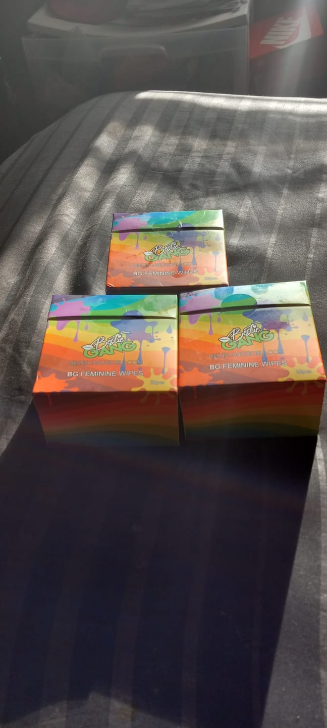 Customer photo review of 20 Bg Feminine Wipes “24 & More scent”