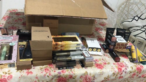Customer photo review of Caja de Cosméticos Starter Mix Surtida - Venta al por Mayor 107 Unidades (TUBOX)