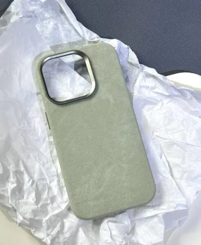 Customer photo review of RoyalLuxe Magnetic iPhone Case