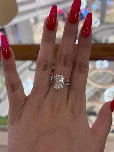 Customer photo review of Louily Gorgeous Split Shank Cushion Cut Engagement Ring In Sterling Silver
