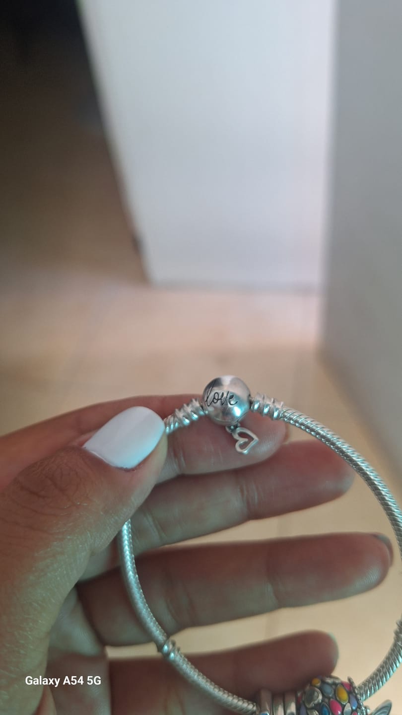 Customer photo review of Pulsera Esfera del Amor