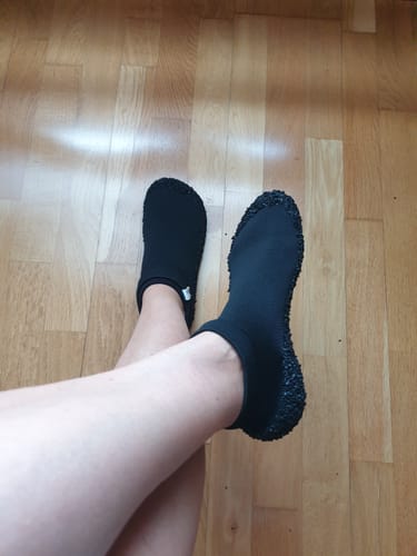 Customer photo review of Roots Minimal Black Calcetines zapatos