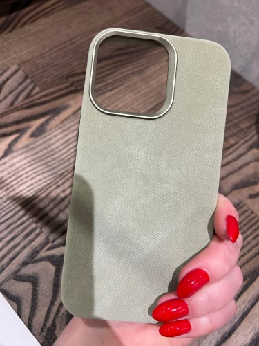 Customer photo review of RoyalLuxe Magnetic iPhone Case