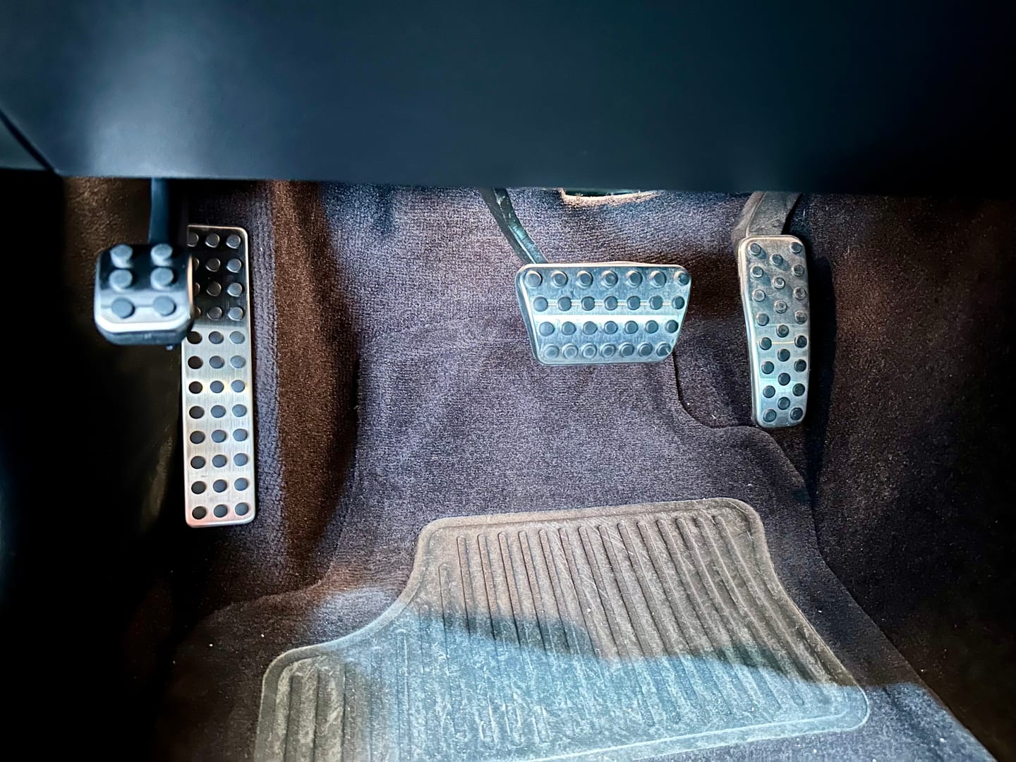 Customer photo review of Speedlogix Parking Brake Cover 2005-2023 Challenger/Charger