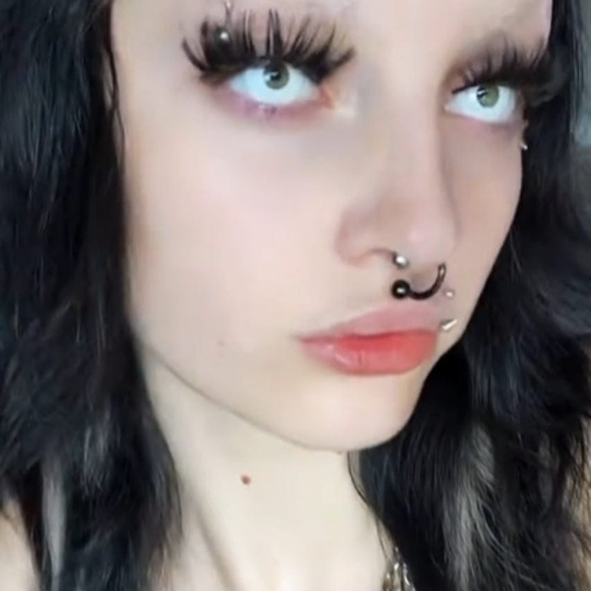 Customer photo review of Eyemoody Pure White | 6 Months, 2 pcs